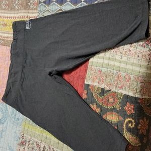 Knee length dark gray leggings